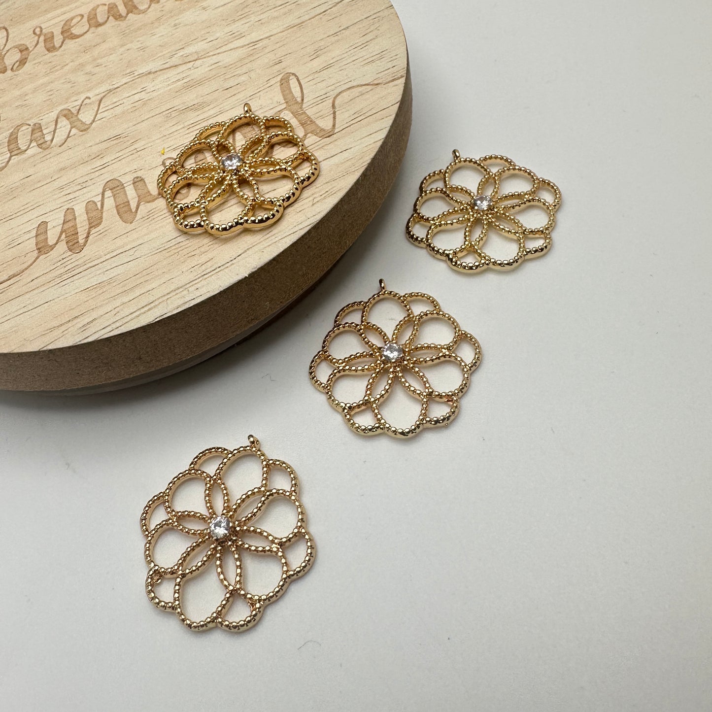 Charm Gold Plated 18k Flor con Zirconia