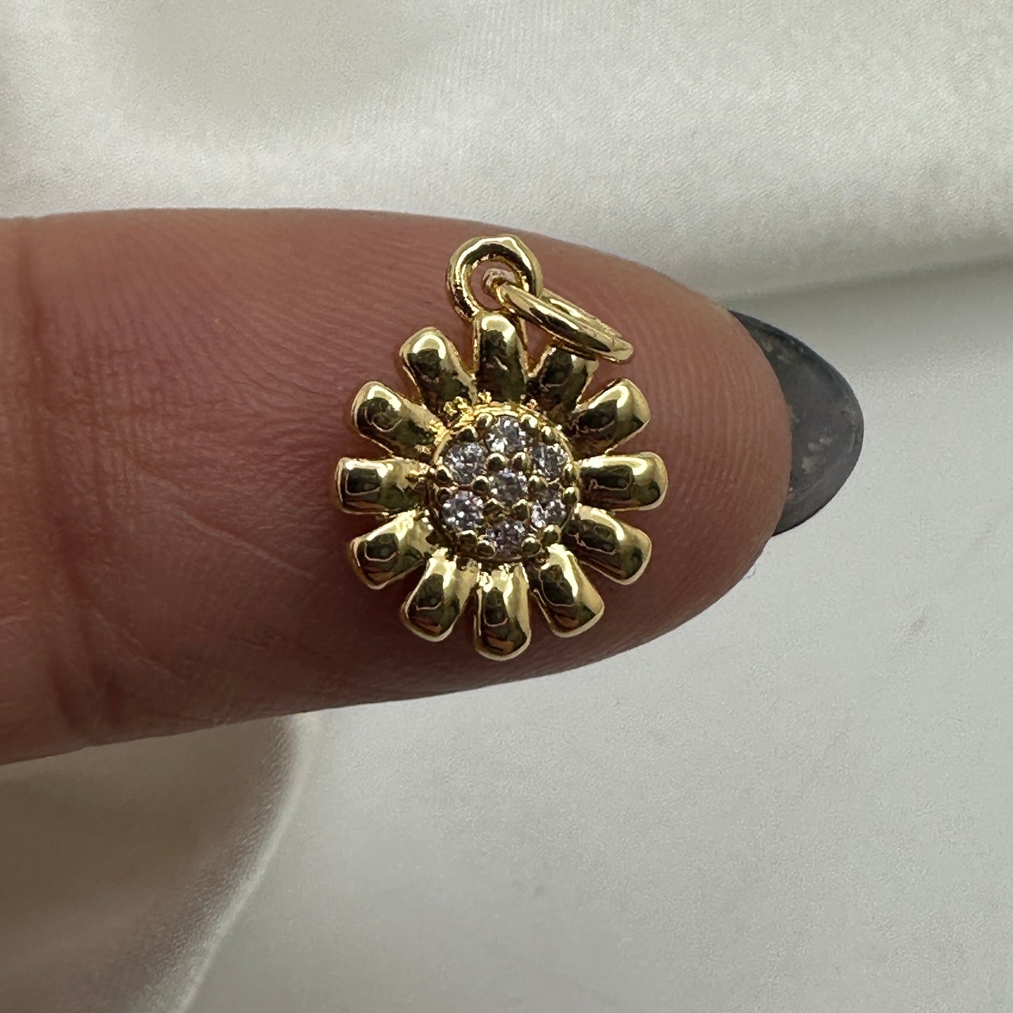 Flor con Zirconias 18k GP