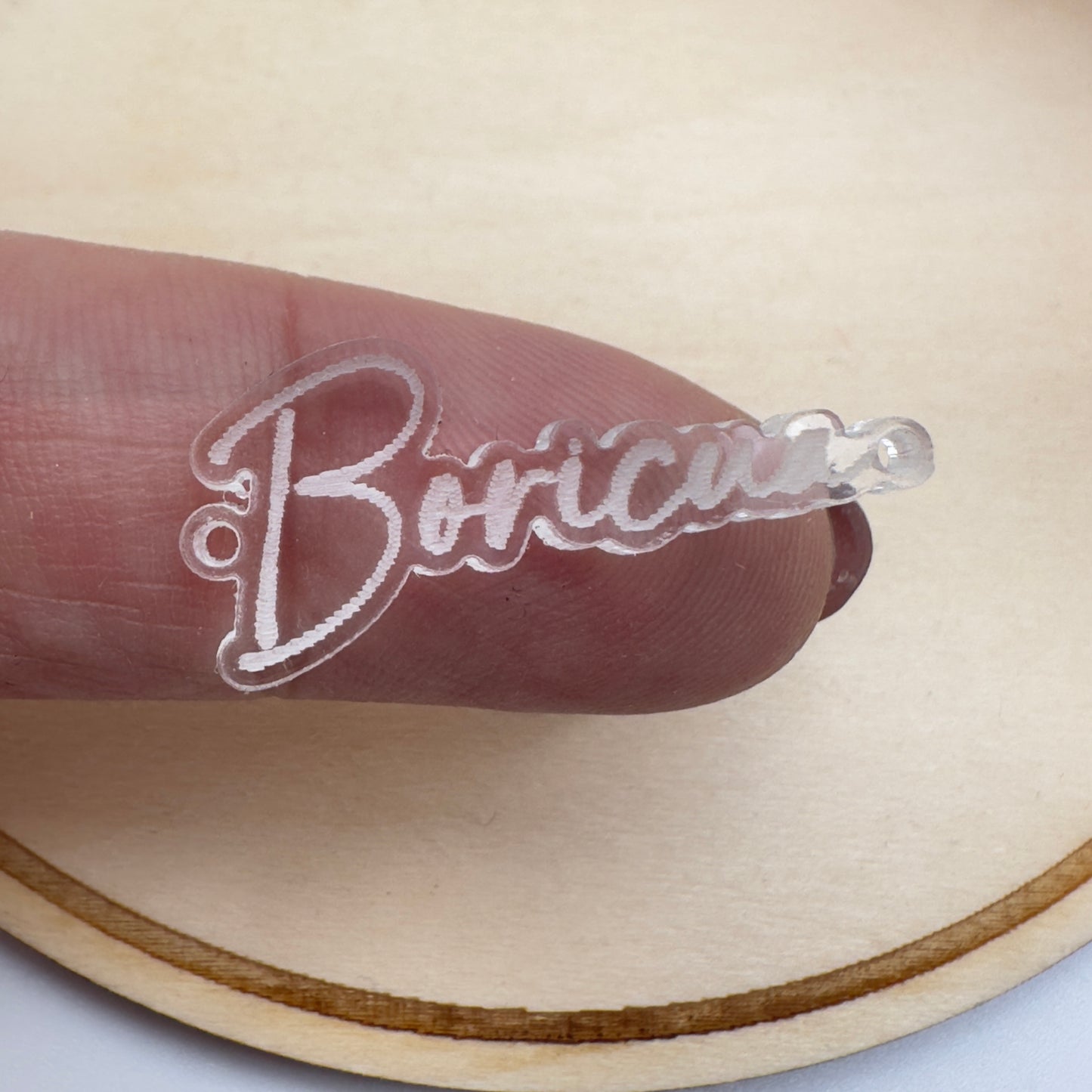 Conector en Acrílico Clear con Frase Boricua