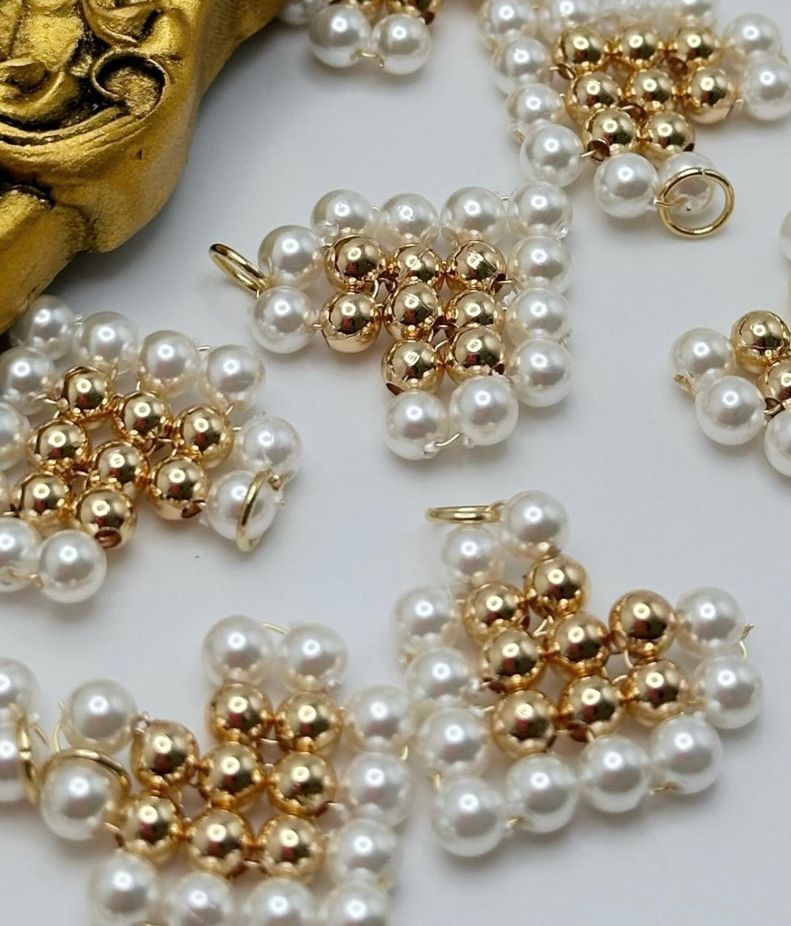 Dije de Corazon con Perlas Acrílicas