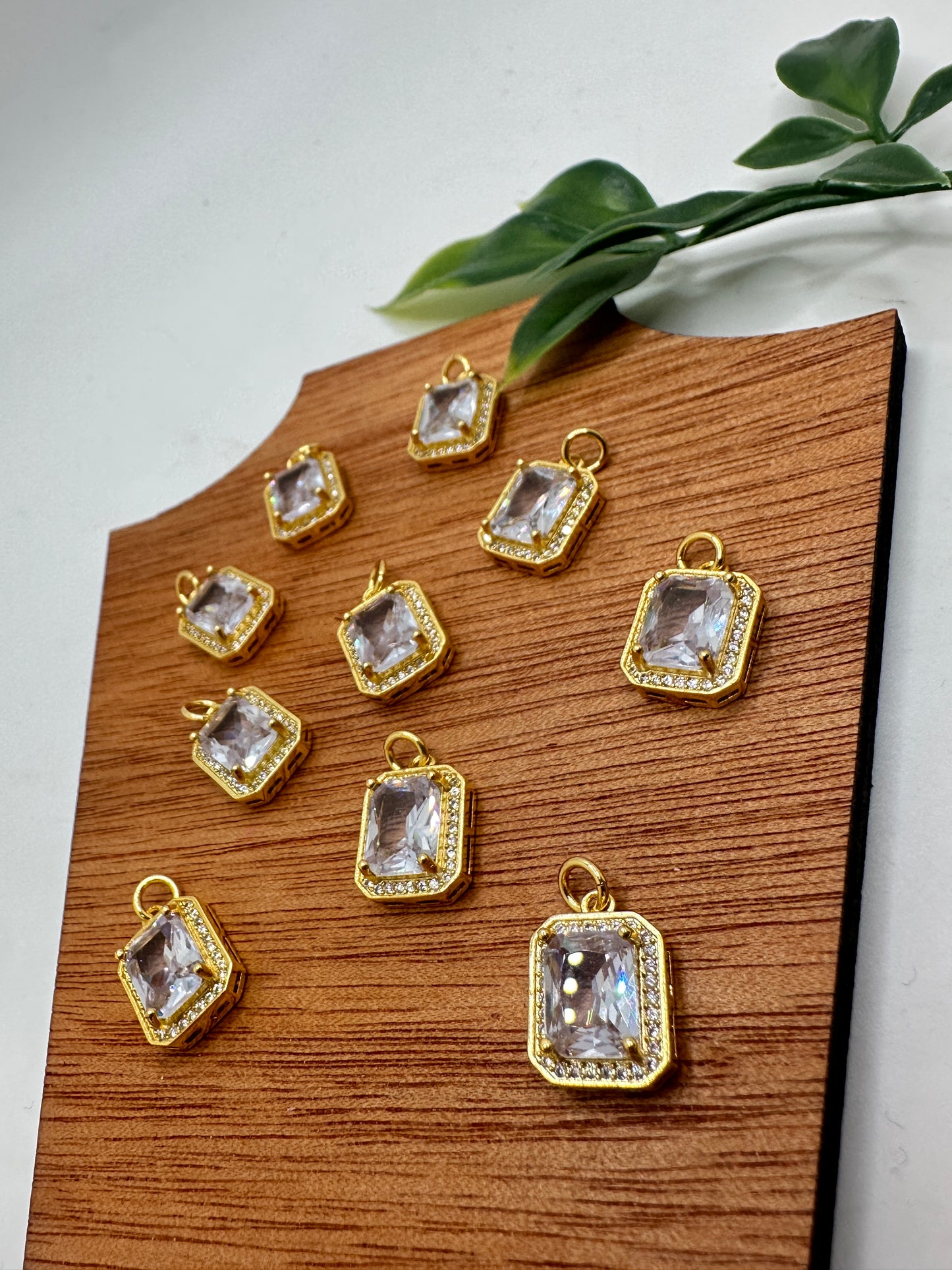 Charm con Zirconia Gold Plated 18k