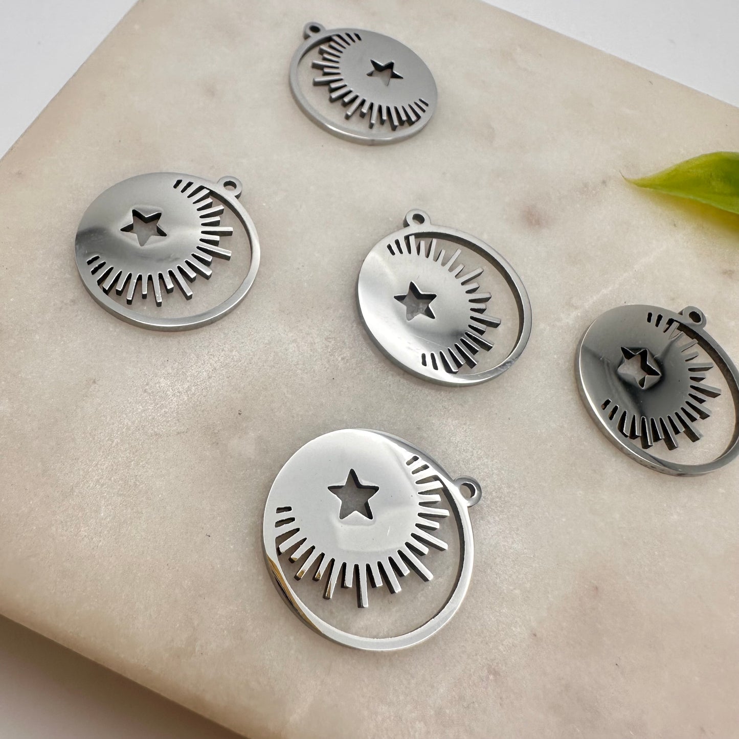 Charm de Sol Luna y Estrella en Stainless Steel Plata