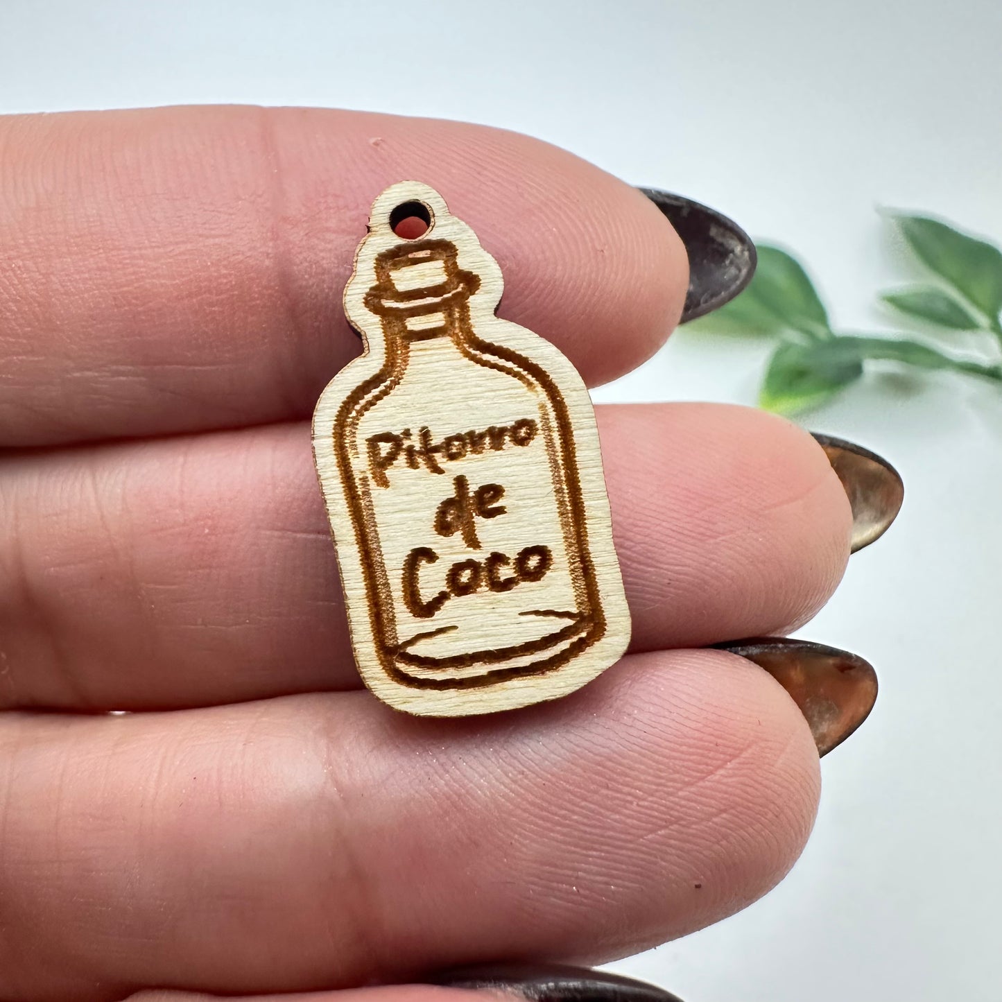 Charm Pitorro de Coco en madera