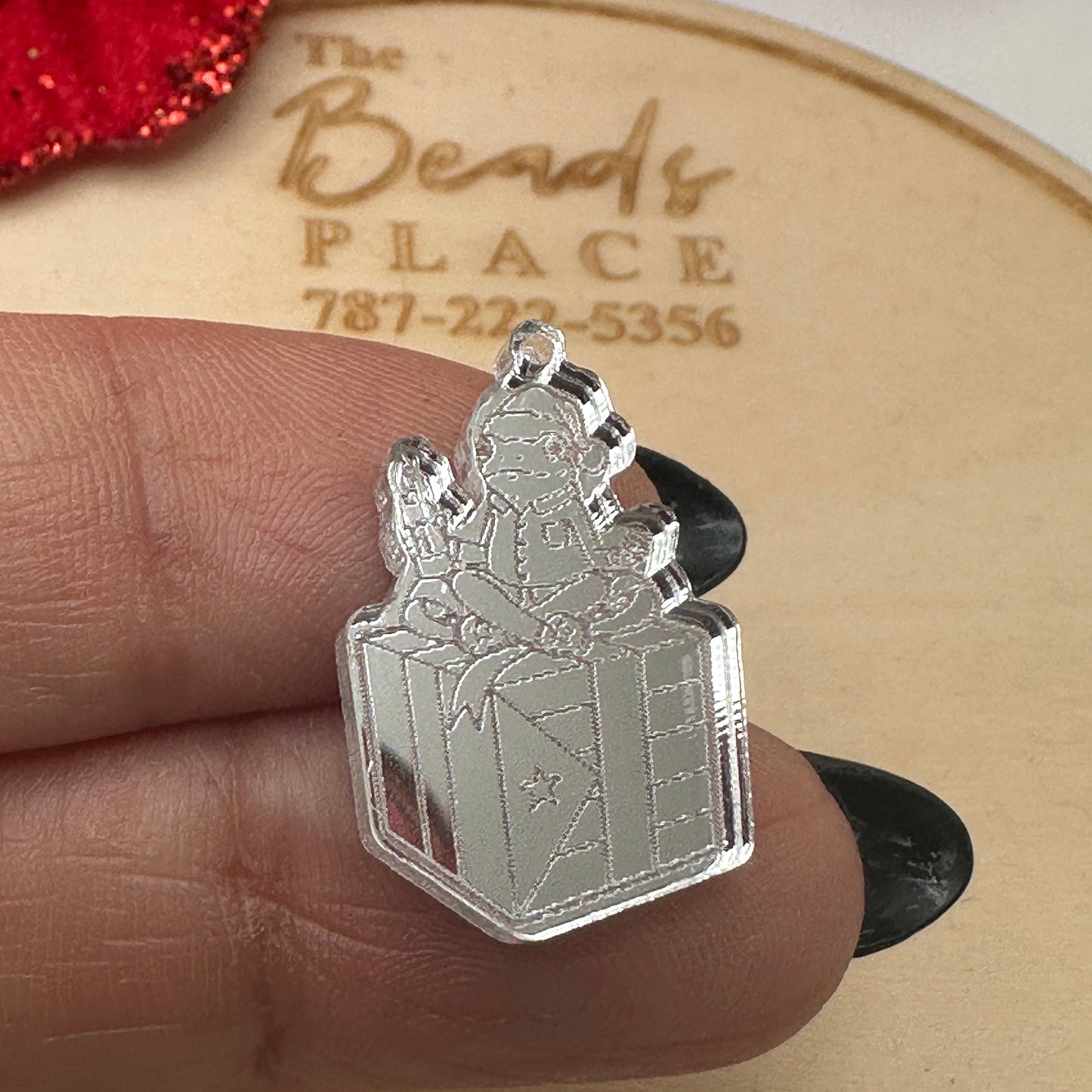 Pendant Caja de Regalo Concho con Bandera PR acrílico Plata