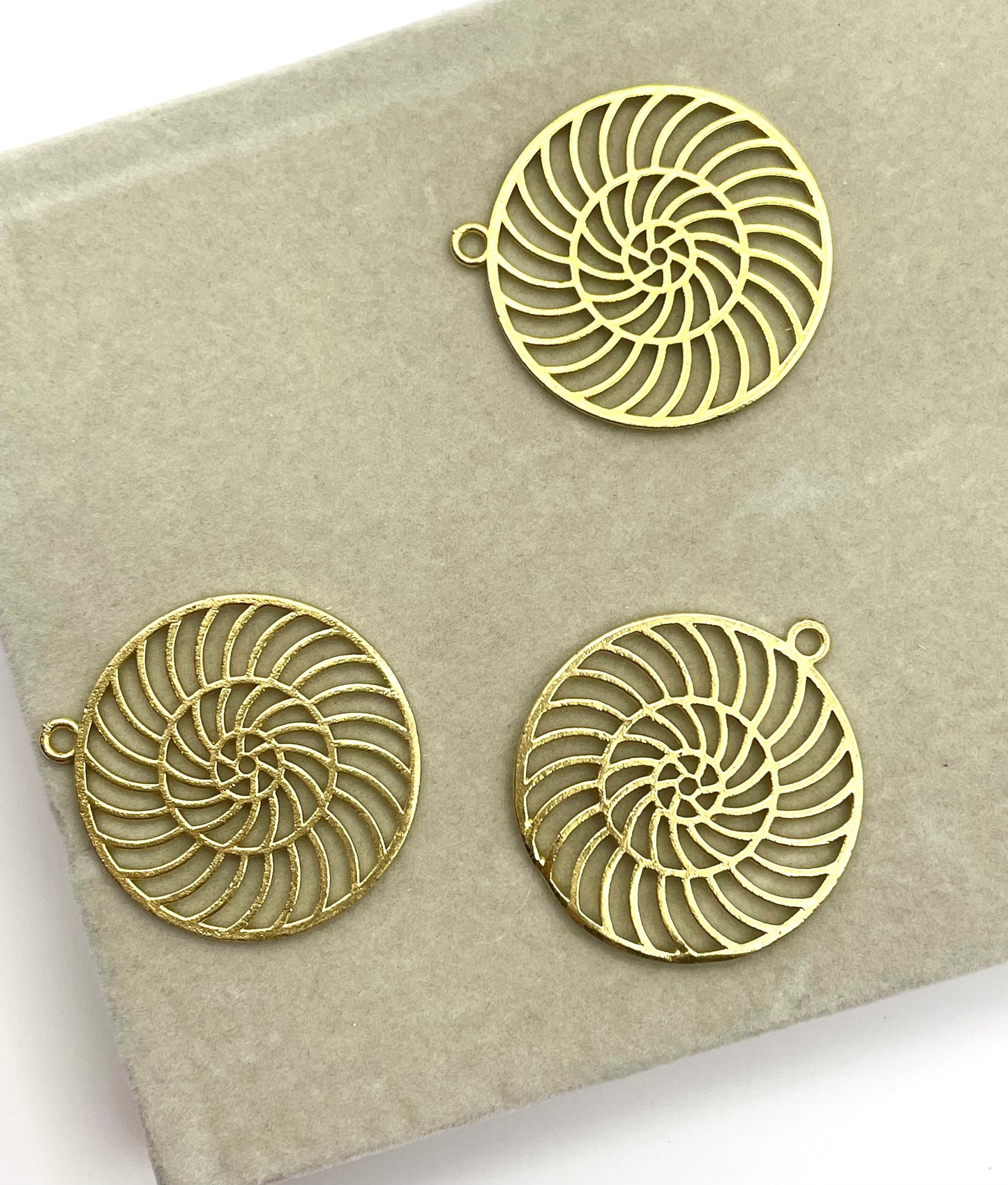 Pendant con forma Remolino en Enchape