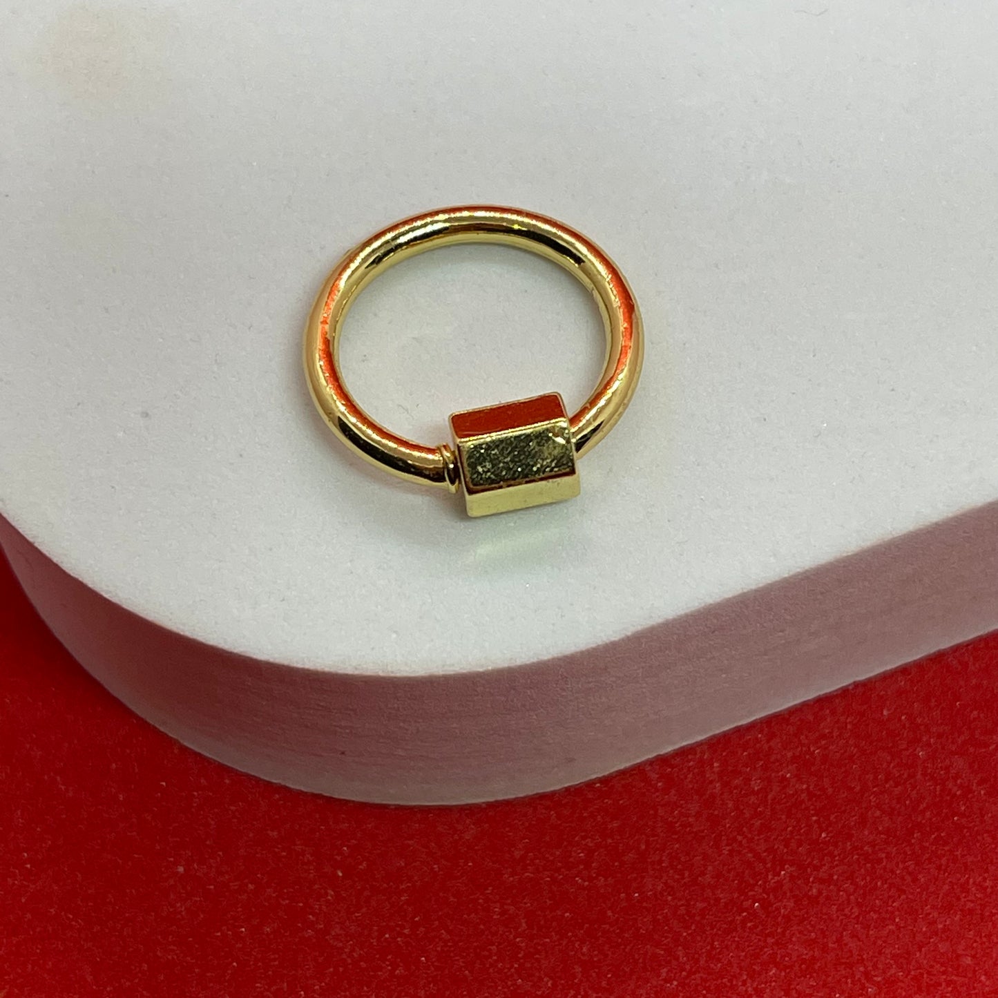 Material: Gold Plated Dimensión: 20mm Color: dorado SKU: 22080 Cantidad: 1 pieza por paquete El color puede ser diferente al de la imagen debido a los diferentes dispositivos de visualización y la alteración de la imagen. Este material es duradero. Para prolongar su longevidad, evite exponerlo al agua, lociones, perfumes o cualquier otro producto químico. —————— The color may be different from the image due to different display devices and image alteration. This material is durable. To prolon