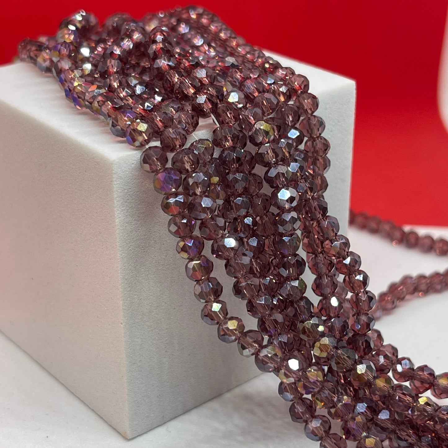 Material: cristal Color: rosa oscuro ab size: 4mm SKU: 106688 Cantidad: 1 strand El color puede ser diferente al de la imagen debido a los diferentes dispositivos de visualización y la alteración de la imagen. Este material es duradero. Para prolongar su longevidad, evite exponerlo al agua, lociones, perfumes o cualquier otro producto químico. —————— The color may be different from the image due to different display devices and image alteration. This material is durable. To prolong its longev