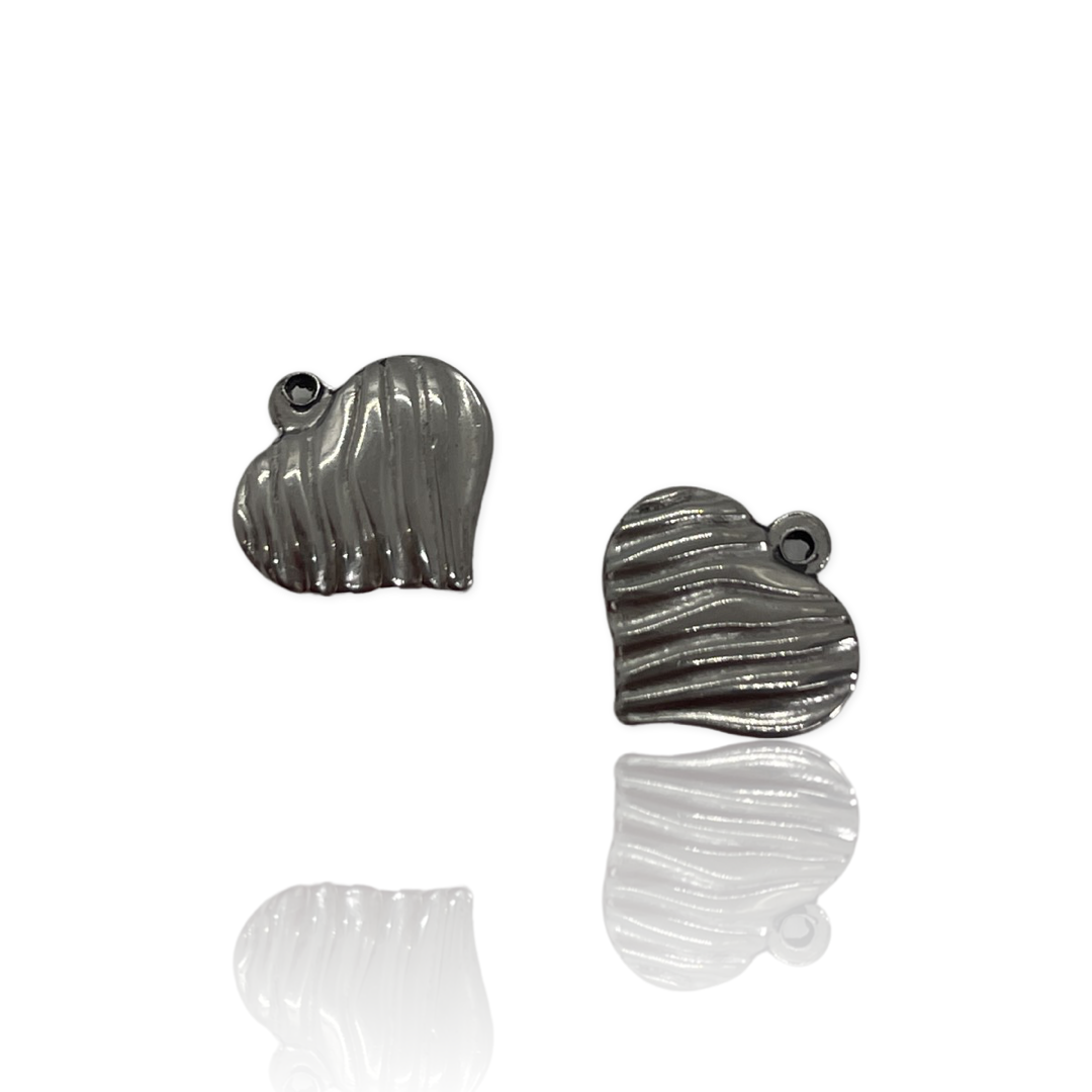 Material: Stainless Steel Dimension: 15x15x3mm Color: Plata Cantidad: 2 Piezas SKU: 104456 El color puede ser diferente al de la imagen debido a los diferentes dispositivos de visualización y la alteración de la imagen. Este material es duradero. Para prolongar su longevidad, evite exponerlo al agua, lociones, perfumes o cualquier otro producto químico.