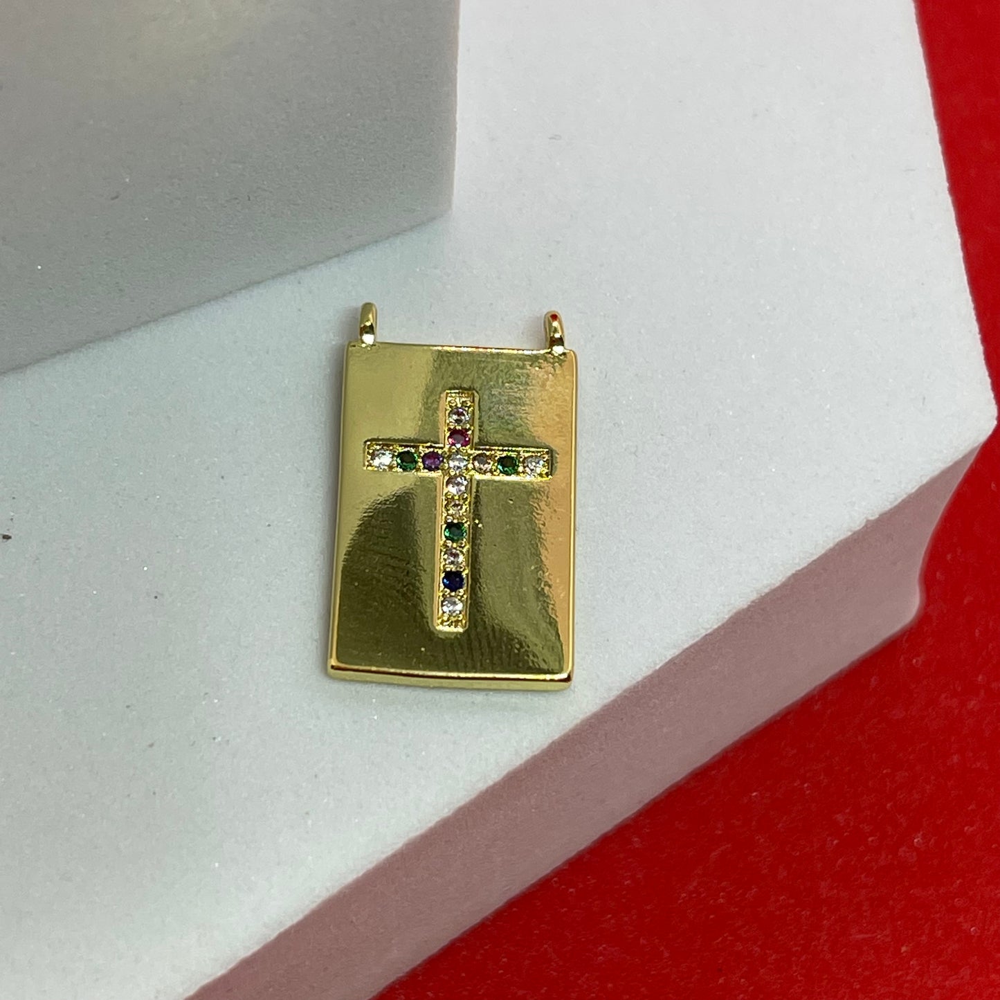 Material: enchape de oro 18k Dimensión: 22.5 mm Color: dorado SKU: 102013 Cantidad: 1 pieza por paquete El color puede ser diferente al de la imagen debido a los diferentes dispositivos de visualización y la alteración de la imagen. Este material es duradero. Para prolongar su longevidad, evite exponerlo al agua, lociones, perfumes o cualquier otro producto químico. —————— The color may be different from the image due to different display devices and image alteration. This material is durable