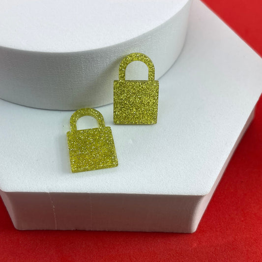 Material: Acrílico   Dimension: 25.7x15.5x2  Color: Dorado con brillo   Cantidad: 2 Piezas por paquete  SKU: 106514  El color puede ser diferente al de la imagen debido a los diferentes dispositivos de visualización y la alteración de la imagen.     Este material es duradero. Para prolongar su longevidad, evite exponerlo al agua, lociones, perfumes o cualquier otro producto químico.
