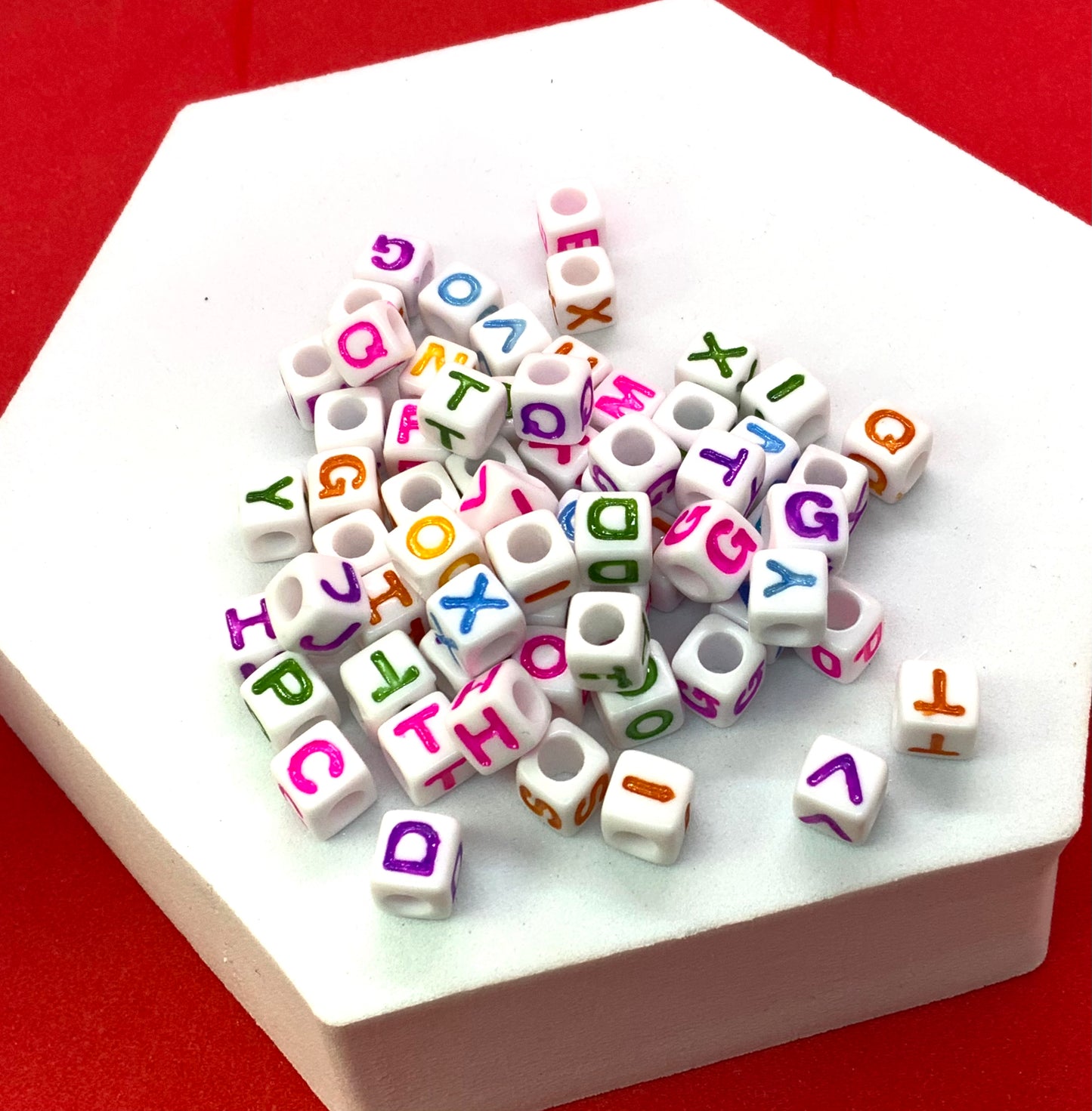 Material: Plástico Dimensión: 8mm Color: Multicolor SKU: 104808 Cantidad: 75 aproximadamente El color puede ser diferente al de la imagen debido a los diferentes dispositivos de visualización y la alteración de la imagen. Este material es duradero. Para prolongar su longevidad, evite exponerlo al agua, lociones, perfumes o cualquier otro producto químico. —————— The color may be different from the image due to different display devices and image alteration. This material is durable. To prolon