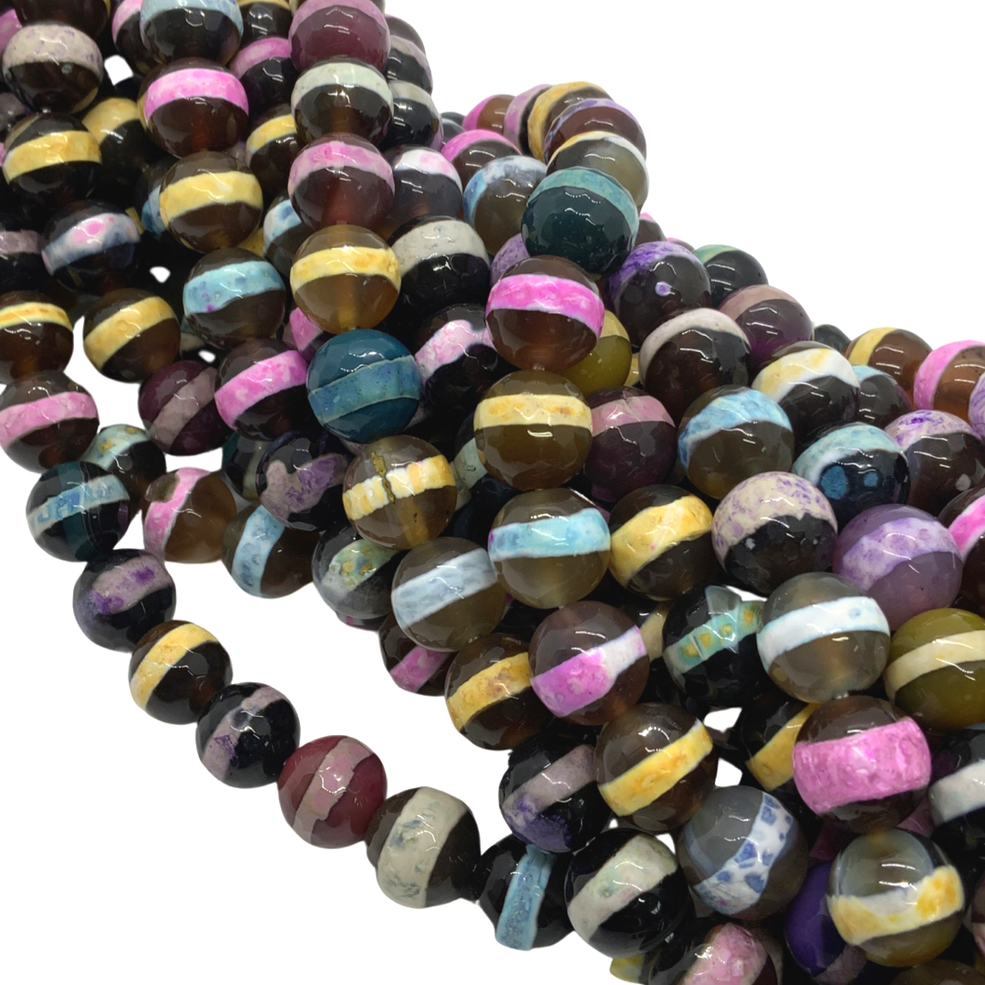 Material: agata Dimensión: 10mm Color: negro con detalles multicolor Cantidad: 1 strand SKU: 103535 El color puede ser diferente al de la imagen debido a los diferentes dispositivos de visualización y la alteración de la imagen. Este material es duradero. Para prolongar su longevidad, evite exponerlo al agua, lociones, perfumes o cualquier otro producto químico. —————— The color may be different from the image due to different display devices and image alteration. This material is durable. To