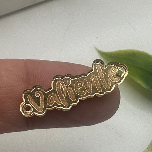 Frase “Valiente” conector en Acrílico