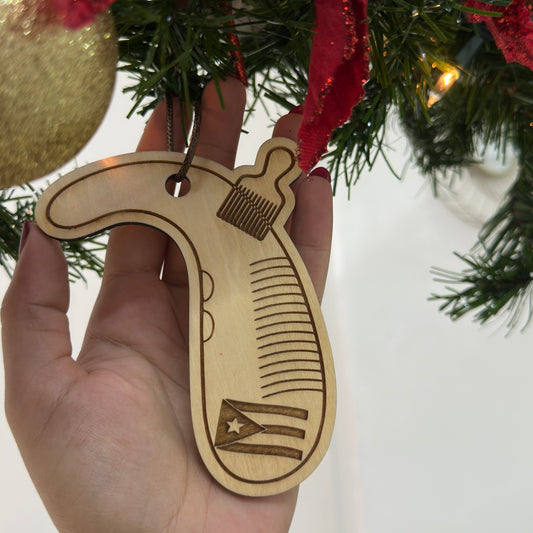 Güiro engravado en madera