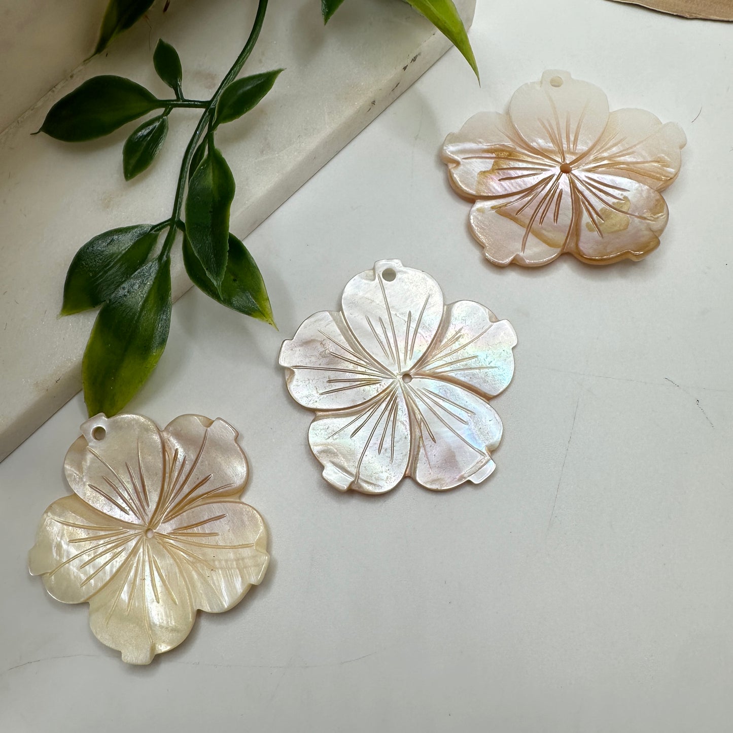 Flor en Nácar Pendant