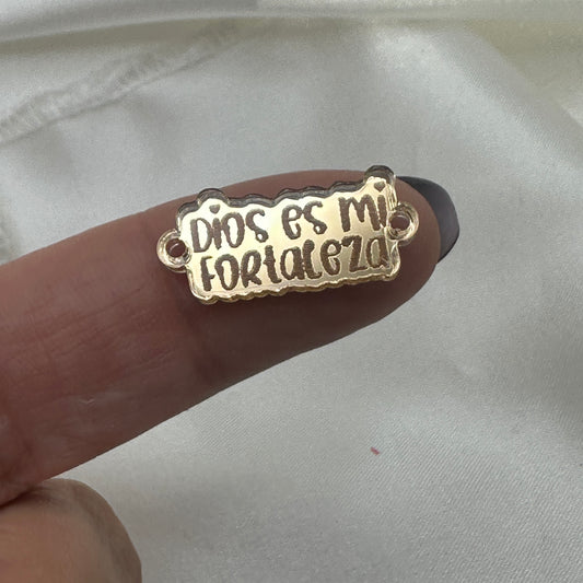 Frase conector en Acrílico Dorado “Dios es mi fortaleza “