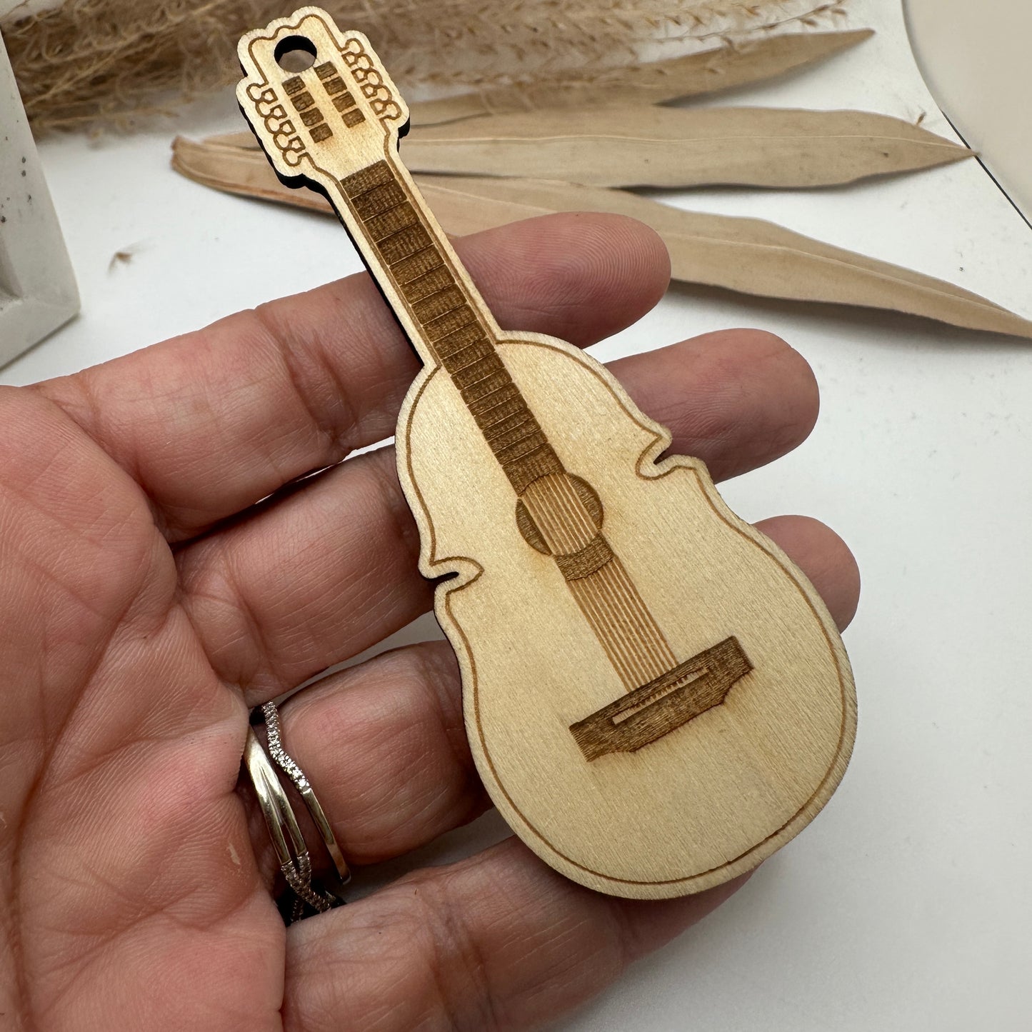 Cuatro Puertorriqueño en Madera