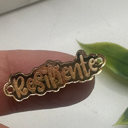 Frase  “Resiliente” conector en acrílico