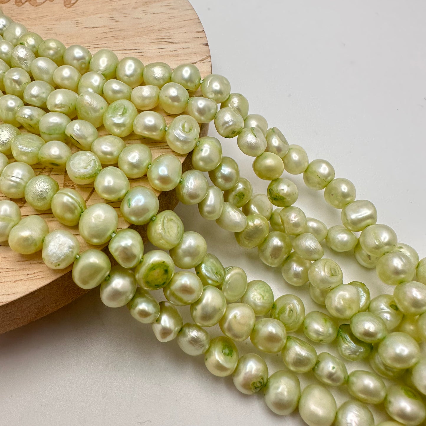 Perlas Color Verde Menta Potato irregulares
