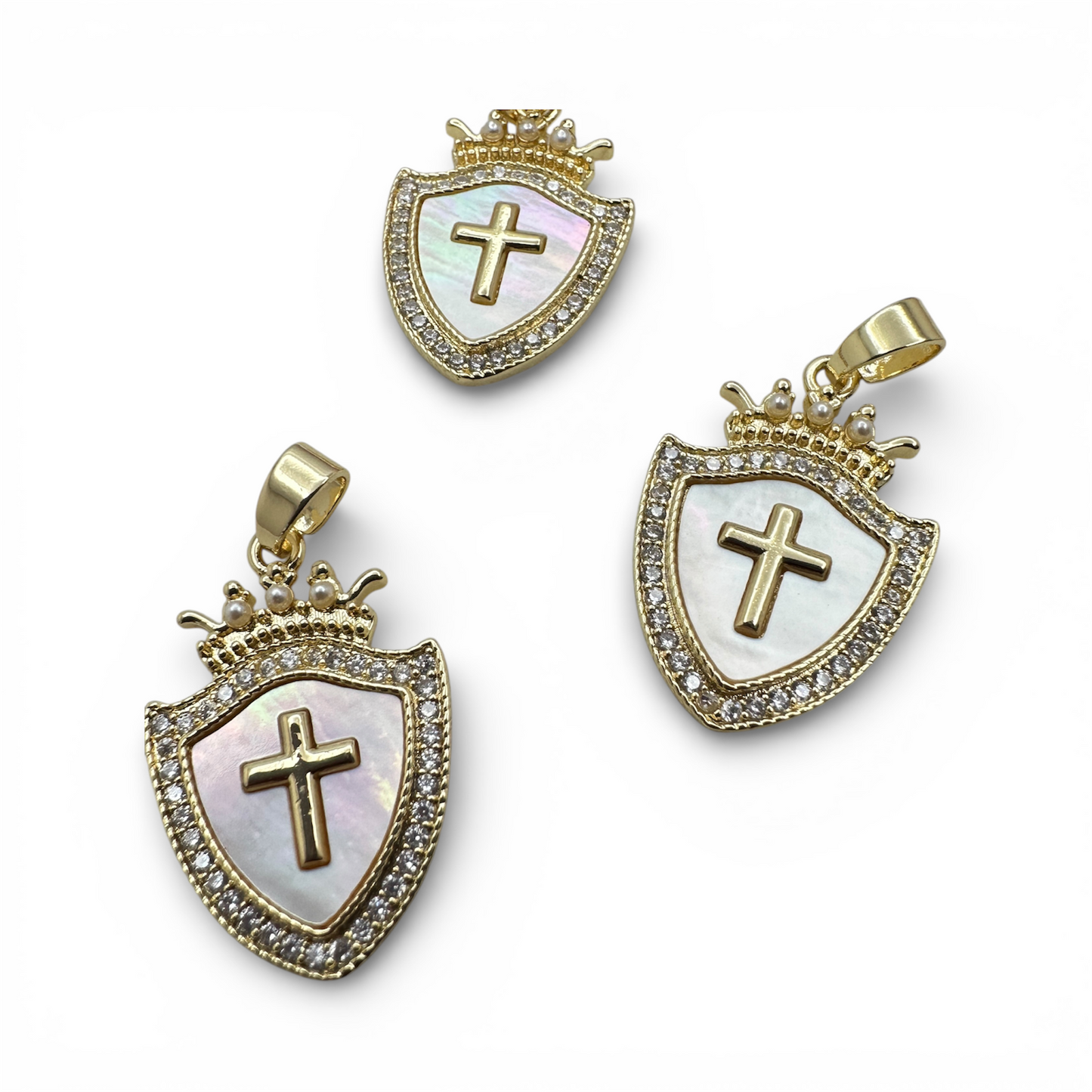 Dije de Escudo con Cruz en Madre Perla y Zirconias GP 18k