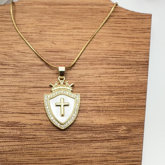 Dije de Escudo con Cruz en Madre Perla y Zirconias GP 18k