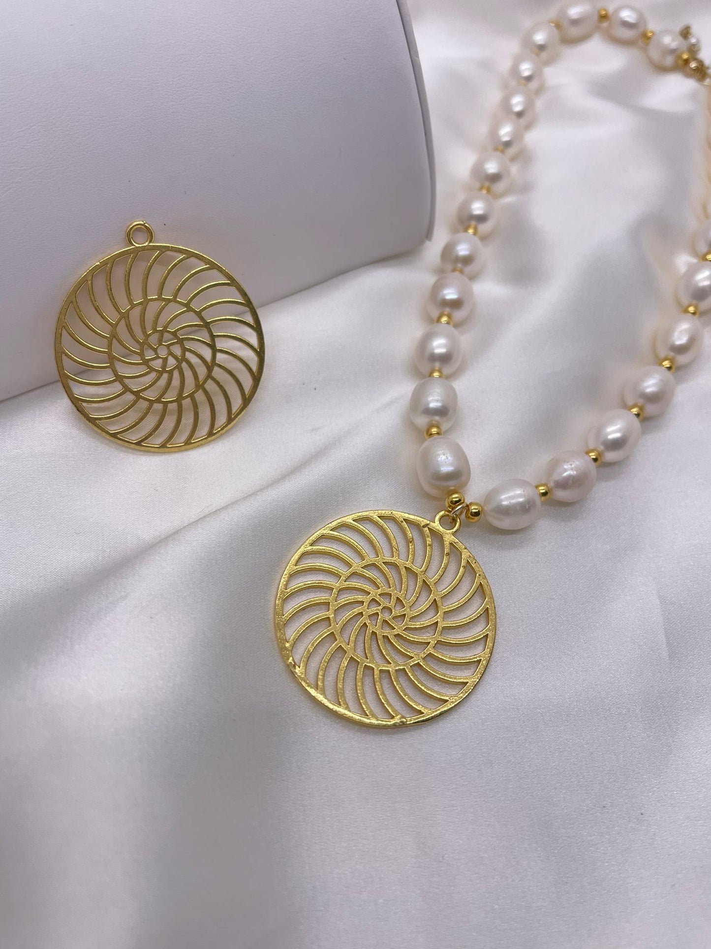 Pendant con forma Remolino en Enchape