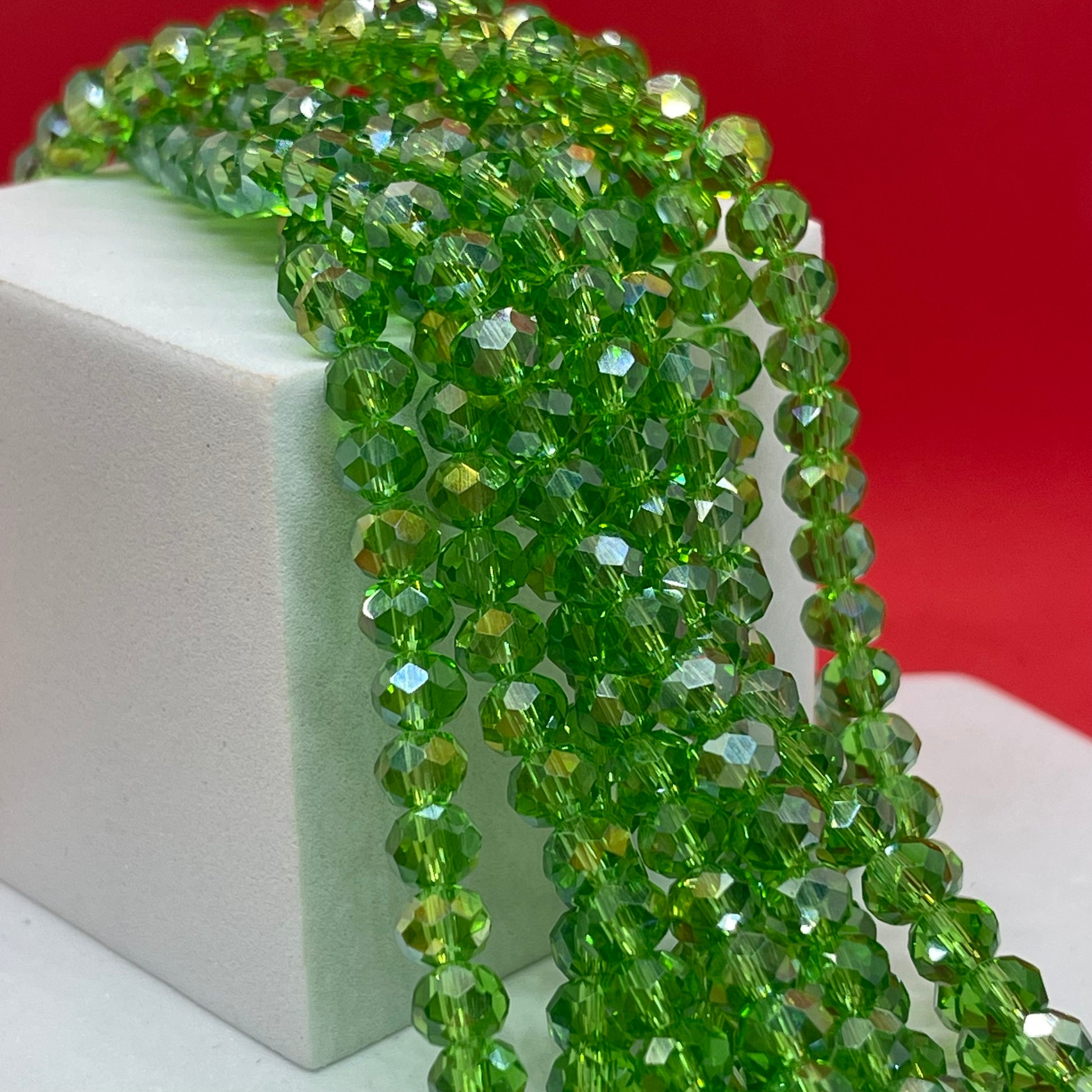 Material: cristal  Dimensión:6mm  Color: light green  SKU: 106675  Cantidad: 1 strand aprox 98 beads  El color puede ser diferente al de la imagen debido a los diferentes dispositivos de visualización y la alteración de la imagen.     Este material es duradero. Para prolongar su longevidad, evite exponerlo al agua, lociones, perfumes o cualquier otro producto químico.  ——————  The color may be different from the image due to different display devices and image alteration.     This material is durable. To pr