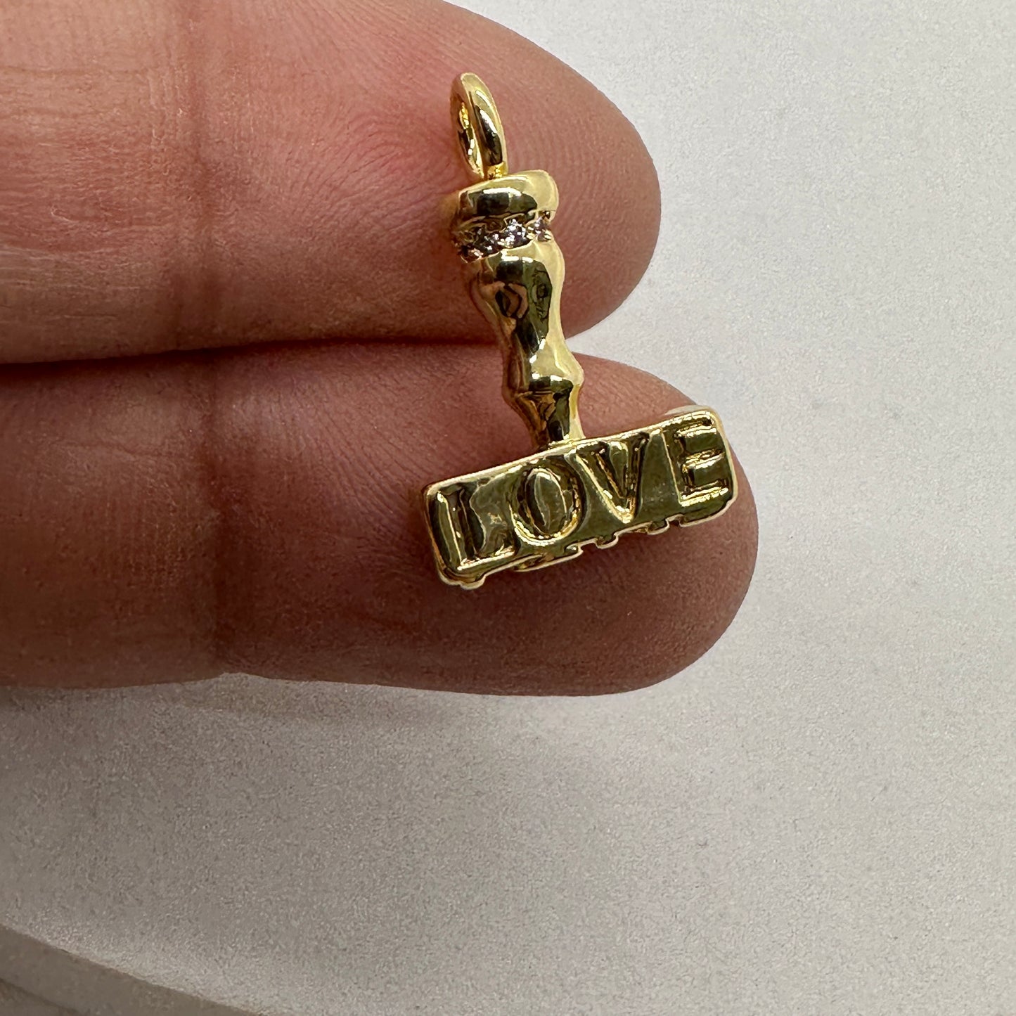 Charm Gold Plated 18 k con Frase Love