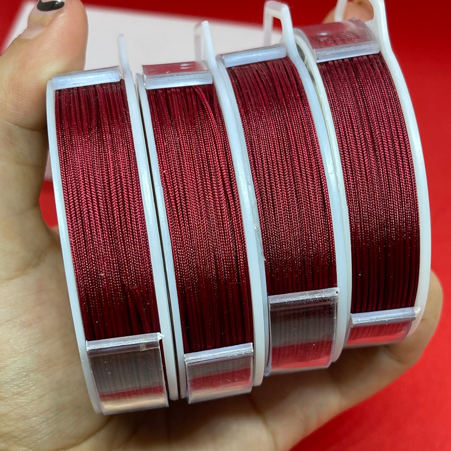 Material: Nylon  Dimensión: .8mm  Color: Burgundy  SKU: 10150  Cantidad: 1 pieza  El color puede ser diferente al de la imagen debido a los diferentes dispositivos de visualización y la alteración de la imagen.     Este material es duradero. Para prolongar su longevidad, evite exponerlo al agua, lociones, perfumes o cualquier otro producto químico.  ——————  The color may be different from the image due to different display devices and image alteration.     This material is durable. To prolong its longevity,