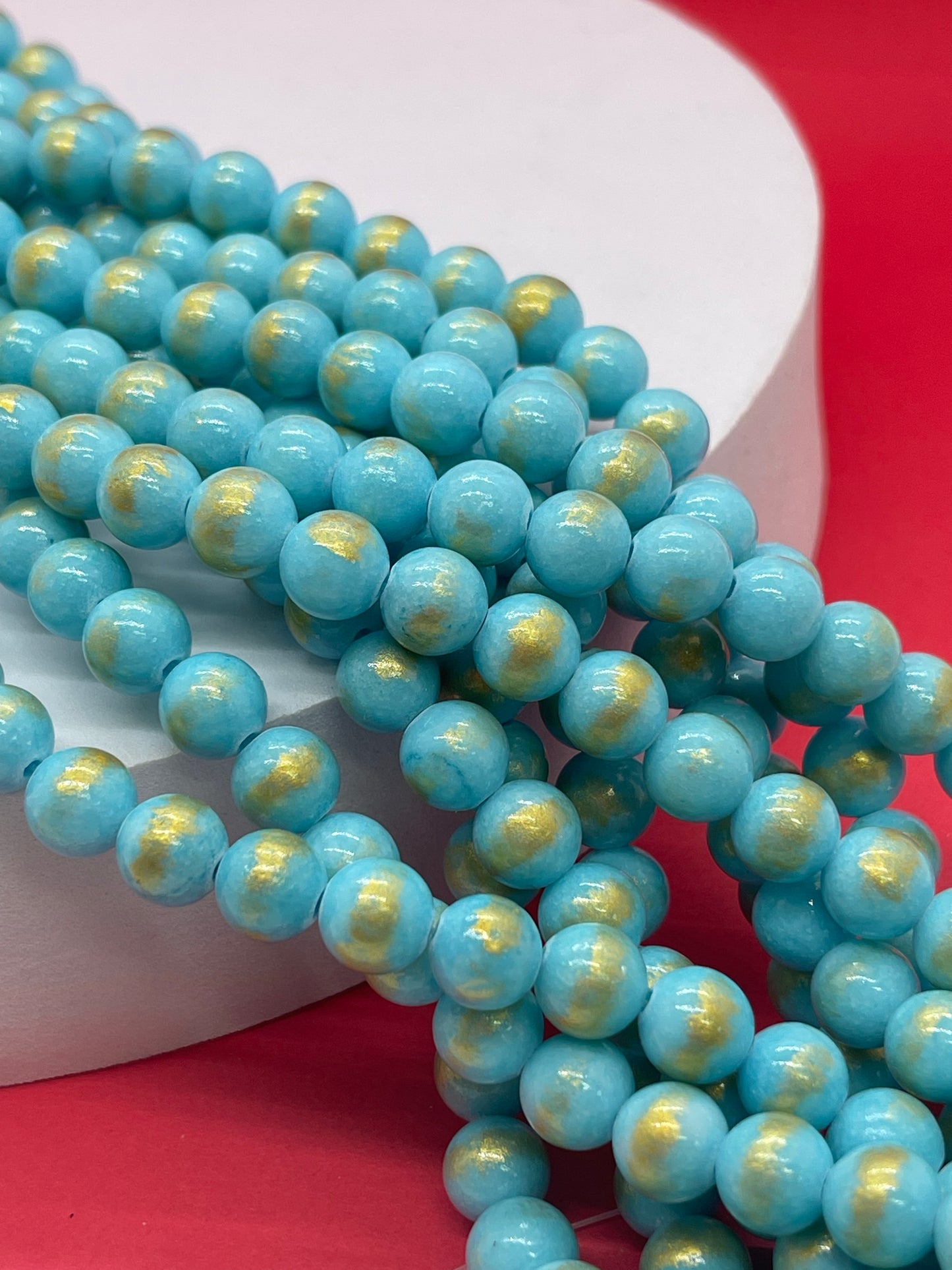 Jade azul turquesa con detalles en oro